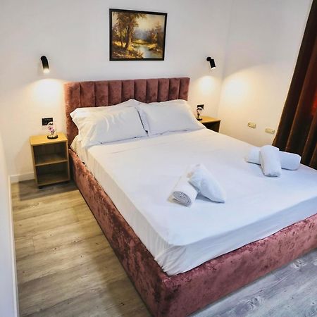 Vila Alizee Hotel Тирана Экстерьер фото