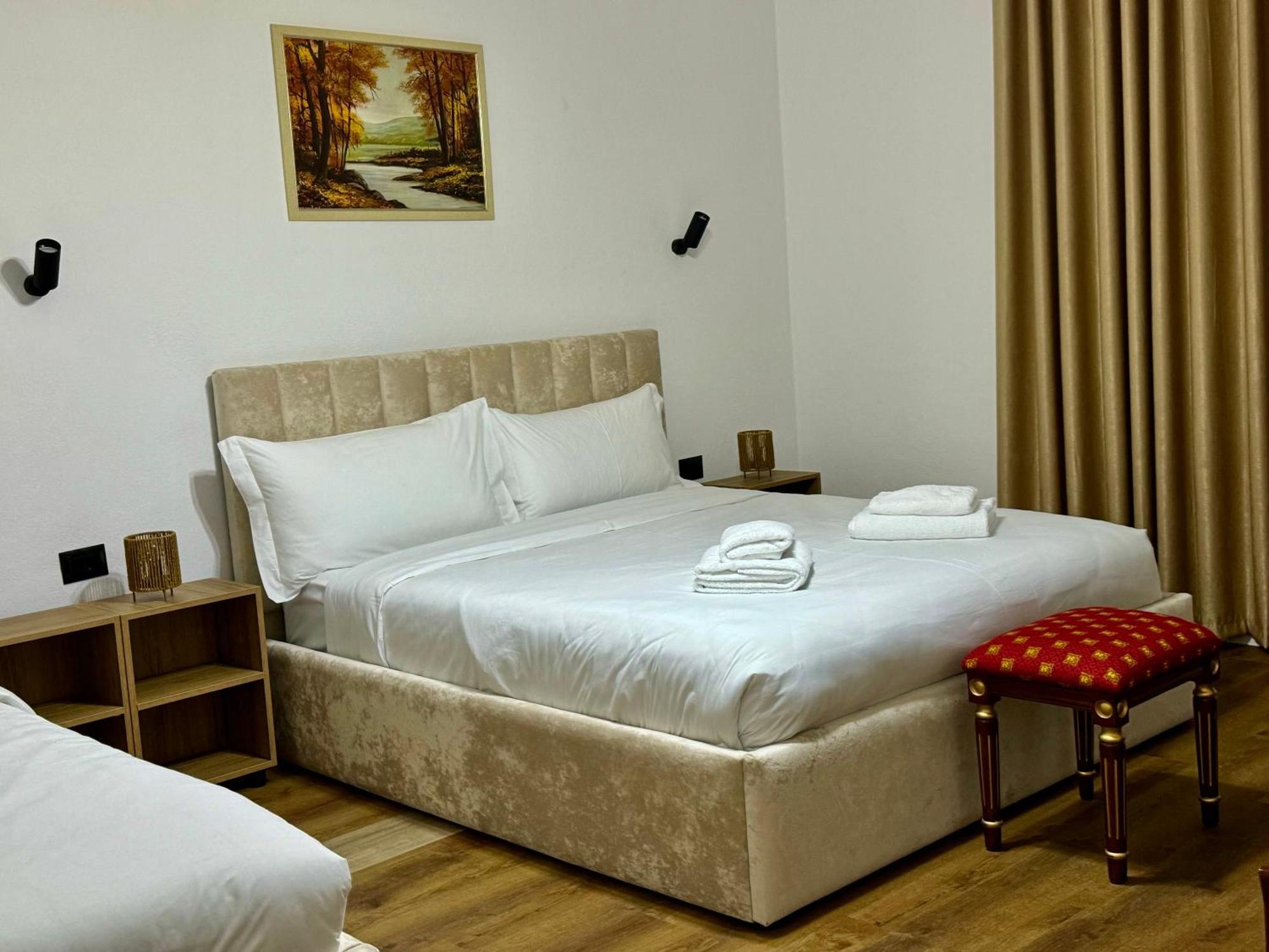 Vila Alizee Hotel Тирана Экстерьер фото